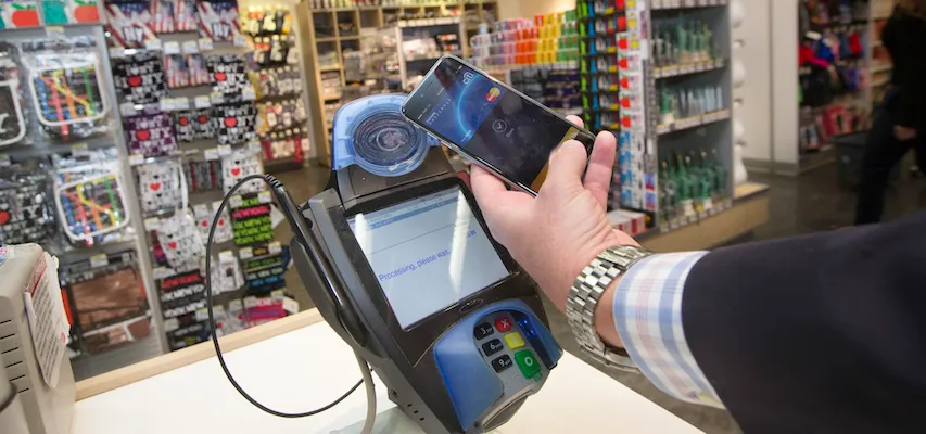 Walgreens integrates rewards with Apple Pay