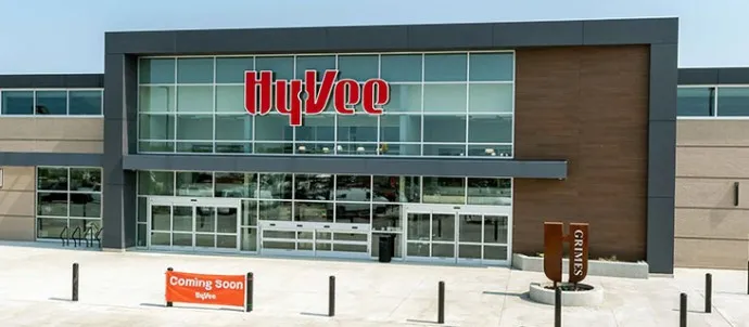 Hy-Vee’s Edeker is extolled for lifetime achievement