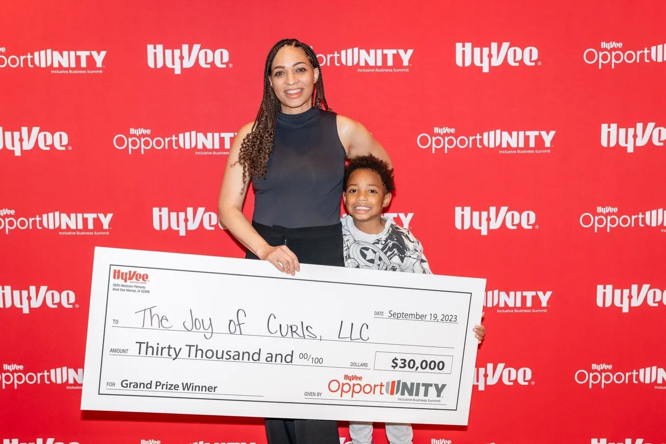 Hy-Vee awards $50,000 in grants to localminority- and women-owned businesses