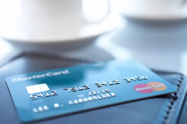 Retailers scramble to get going with chip cards