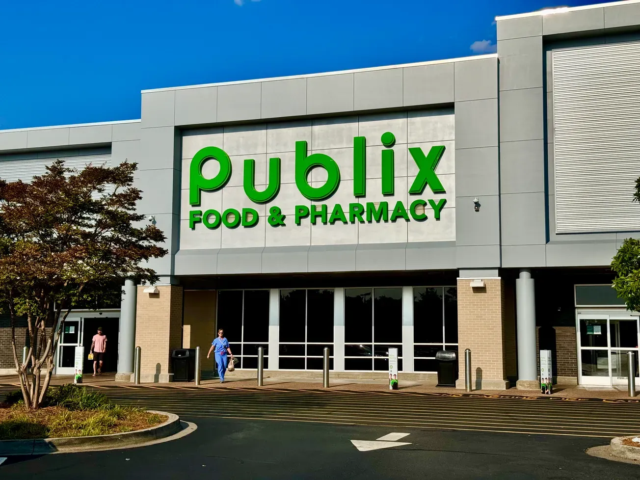 Publix recognizes 12 leaders with the company’s highest honors